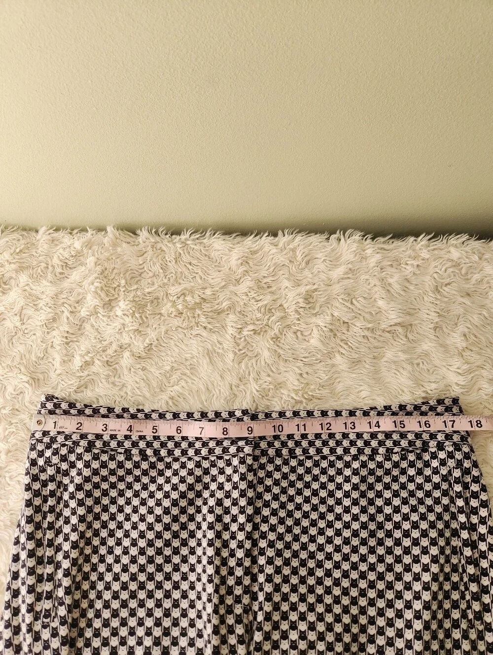 Betabrand black white